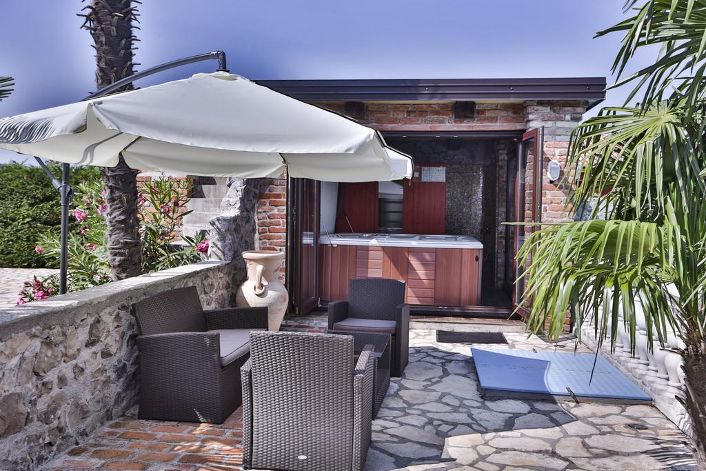 Casa Oasa -Accommodation , Pizzeria & Bar Marezige Kültér fotó